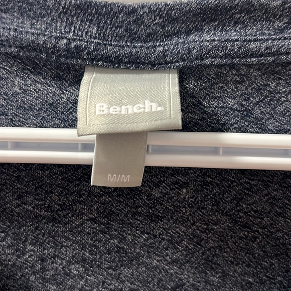 Bench woman’s shirt size Medium - Picture 2 of 2